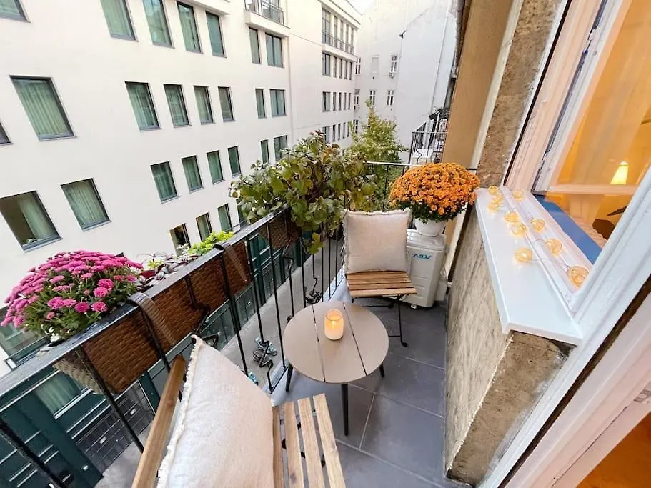 Deak Charming Apa With Balcony Apartamento Budapest 0*,